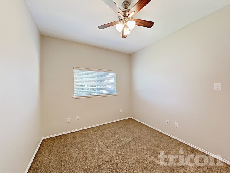 Building Photo - 209 Stable Dr