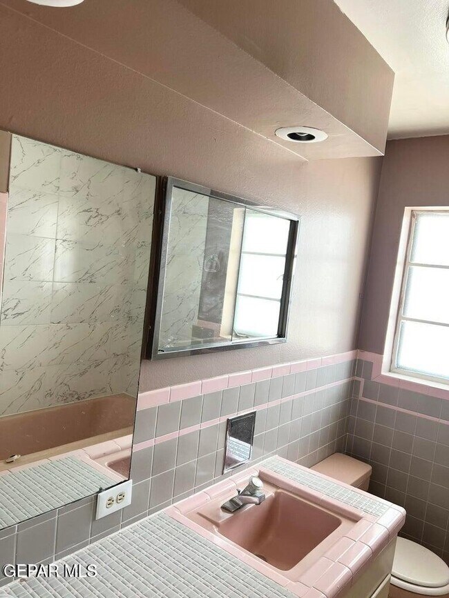 Building Photo - 9508 Gairloch Dr