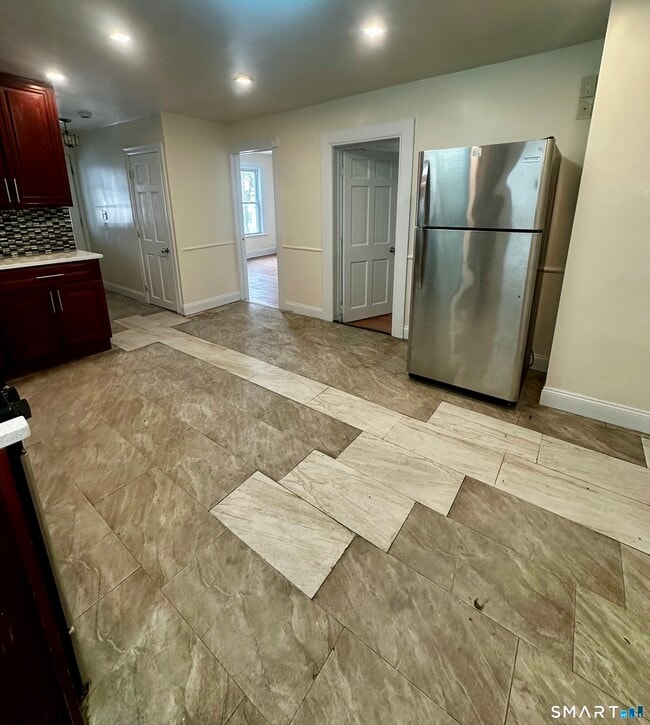 Building Photo - 147 Helen St