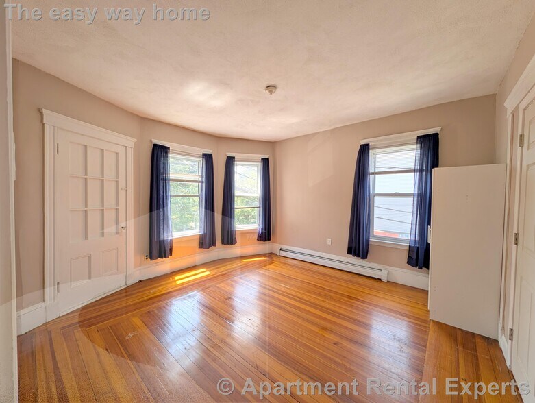 Building Photo - 49 Conwell Ave