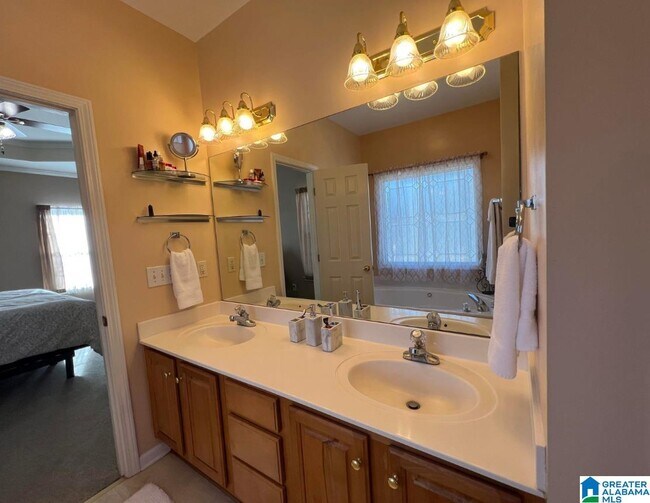 Building Photo - 205 Camellia Dr