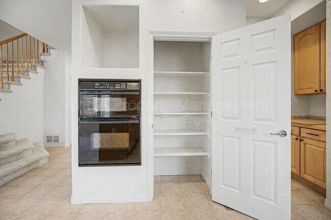 Building Photo - 11081 Independence Cir W