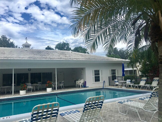 Building Photo - 6407 Bay Club Dr