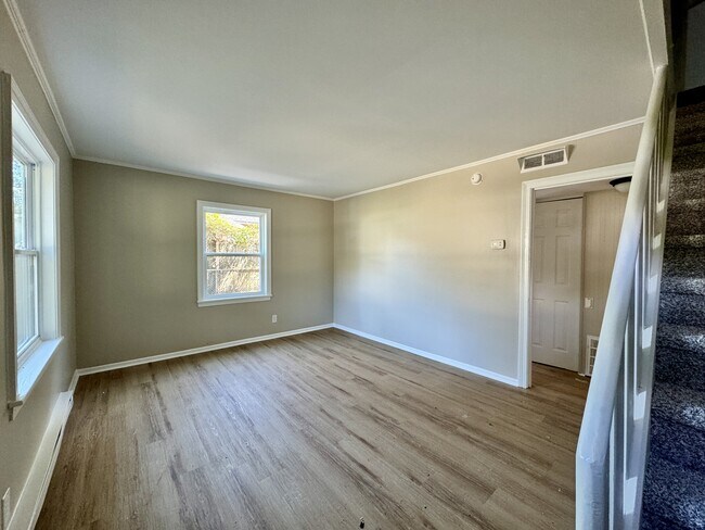 Building Photo - 1020 Nancy Ln SE