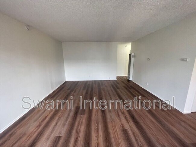 Building Photo - 1303 W 107th St