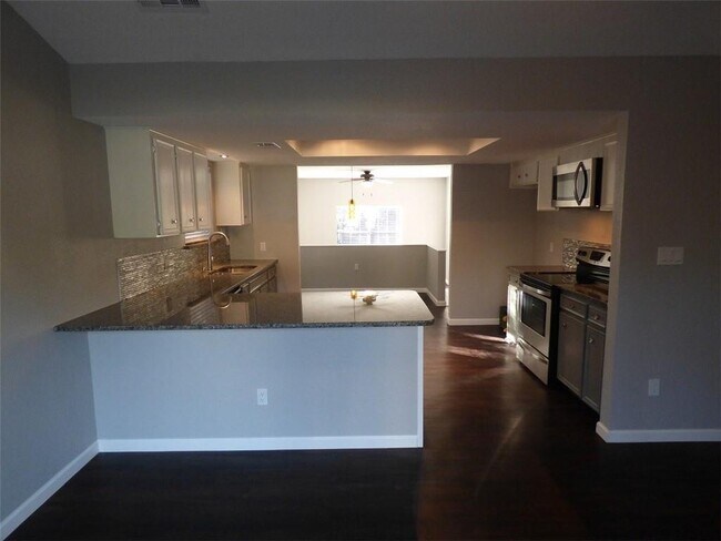 Building Photo - 6107 La Mesa St