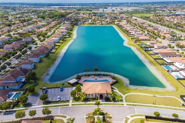 Building Photo - 2541 SE 1st St