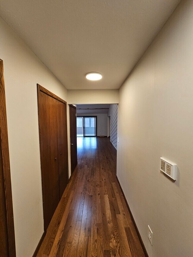 Building Photo - Remarkable 5 Bedroom Home For Rent in Mentor