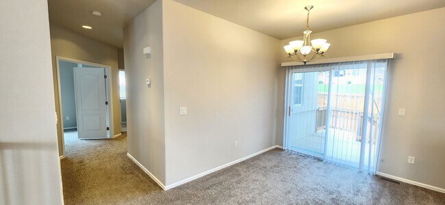 Building Photo - Open Concept 4 Bedroom Home with 9ft Ceili...