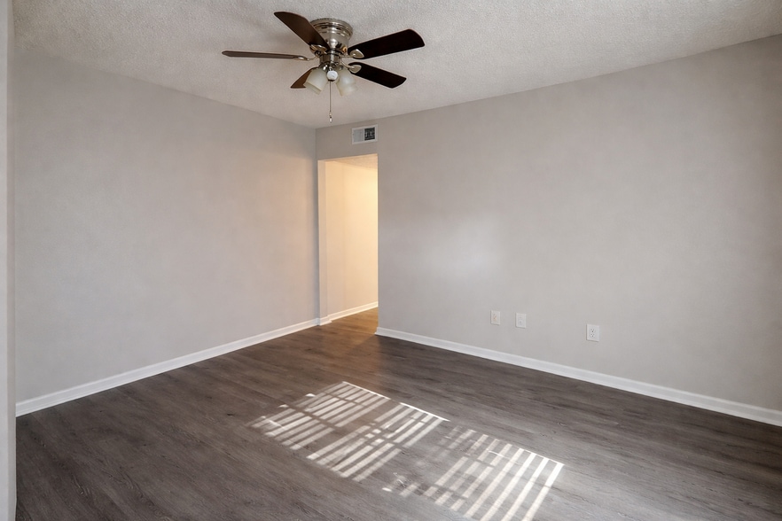 Interior Photo - PROMOTION- Heritage Oaks @ Navco