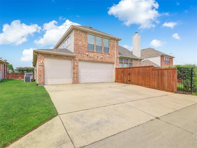 Building Photo - 1041 Crystal Lake Dr