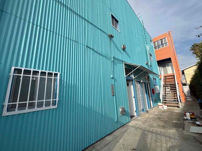 Building Photo - 915 Broadway St