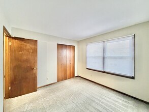 Building Photo - 1922 N Randall Ave