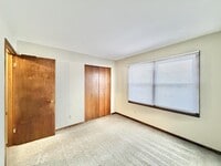 Building Photo - 1922 N Randall Ave