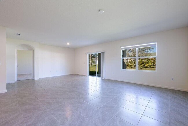 Building Photo - 1524 SW Bermel Ave