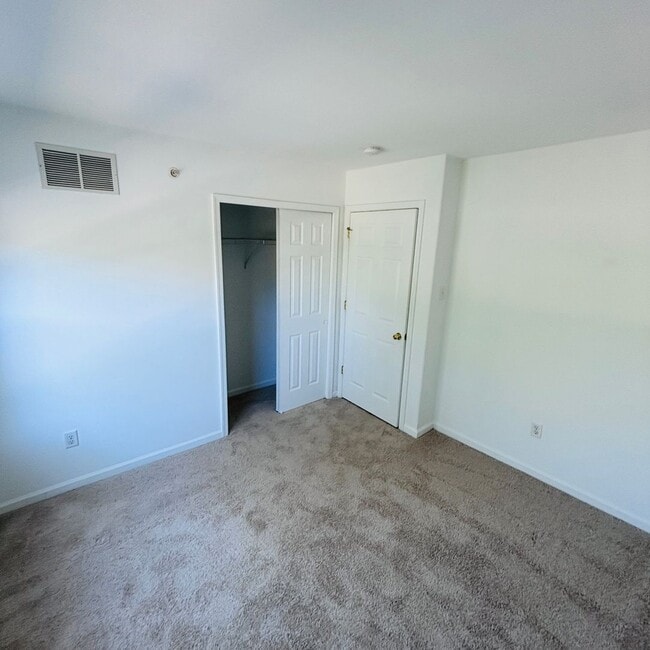 Building Photo - Located in the Highgates subdivision in Upper Macungie Township this 3 bedroom, 2.5 bath townhouse
