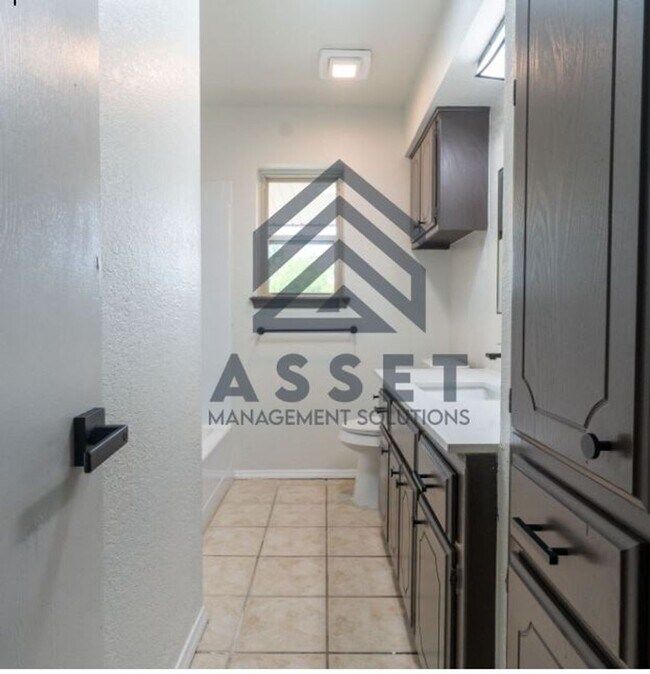 Building Photo - 4 Bedroom Rent to Own Home Available!