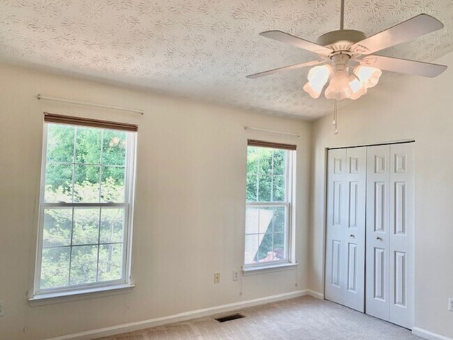 Building Photo - 3207 Water Lily Ct