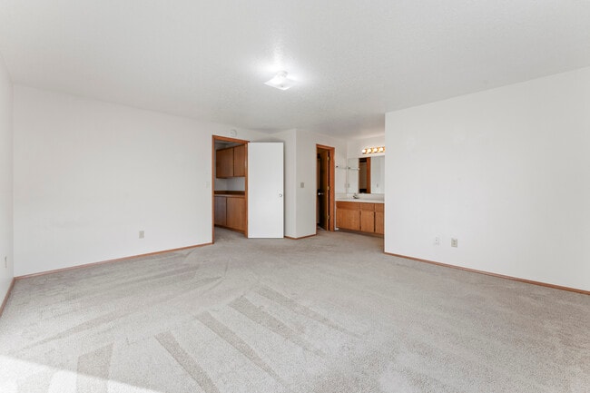 Building Photo - 7050 SW 174th Ave