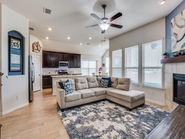 Building Photo - Spacious Living, Resort-Style Amenities & Room for Everyone in Copper Creek!
