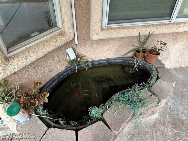 Building Photo - 2805 Alma Lidia Ave