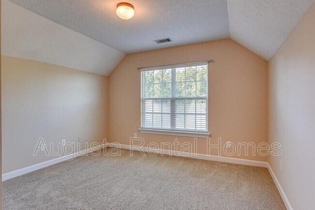 Building Photo - 1644 Jamestown Ave