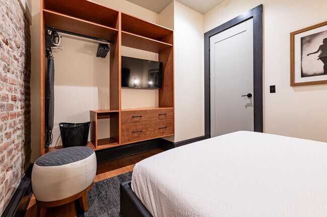 Building Photo - 1011 Canal St