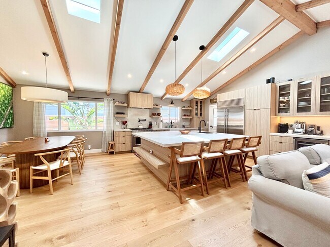 Building Photo - 5209 Wavecrest Way