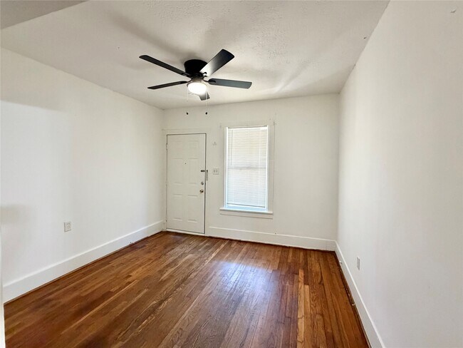 Building Photo - 1125 Usener St
