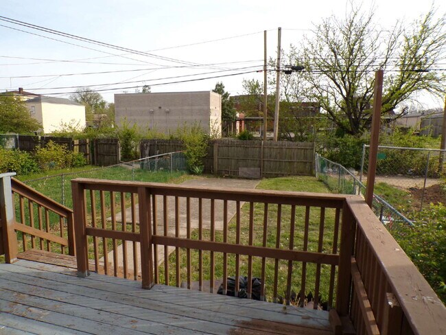 Building Photo - 2 bedroom, 1 bathroom house in Russell neighborhood