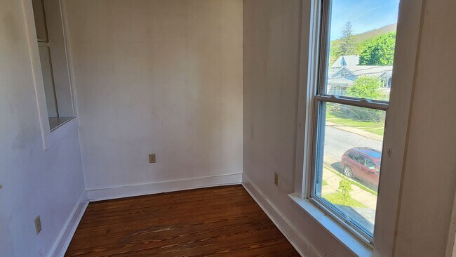 Building Photo - 56 Amm St