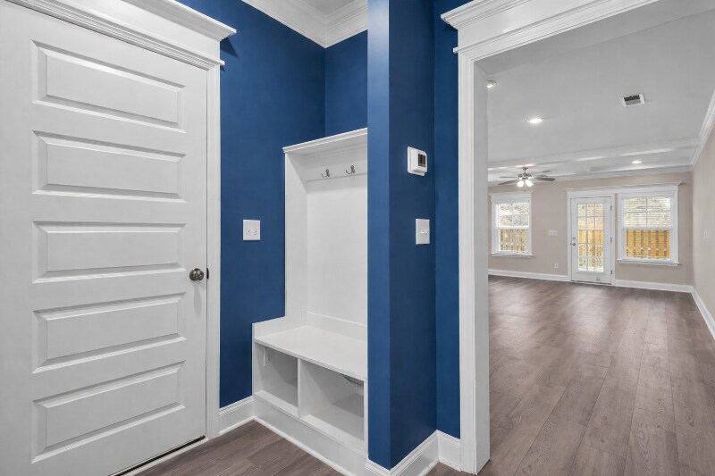 Building Photo - 1080 Linsmore Ave