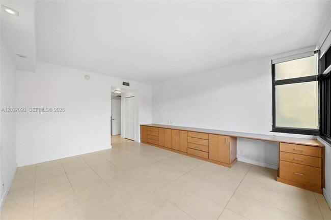 Building Photo - 181 Crandon Blvd