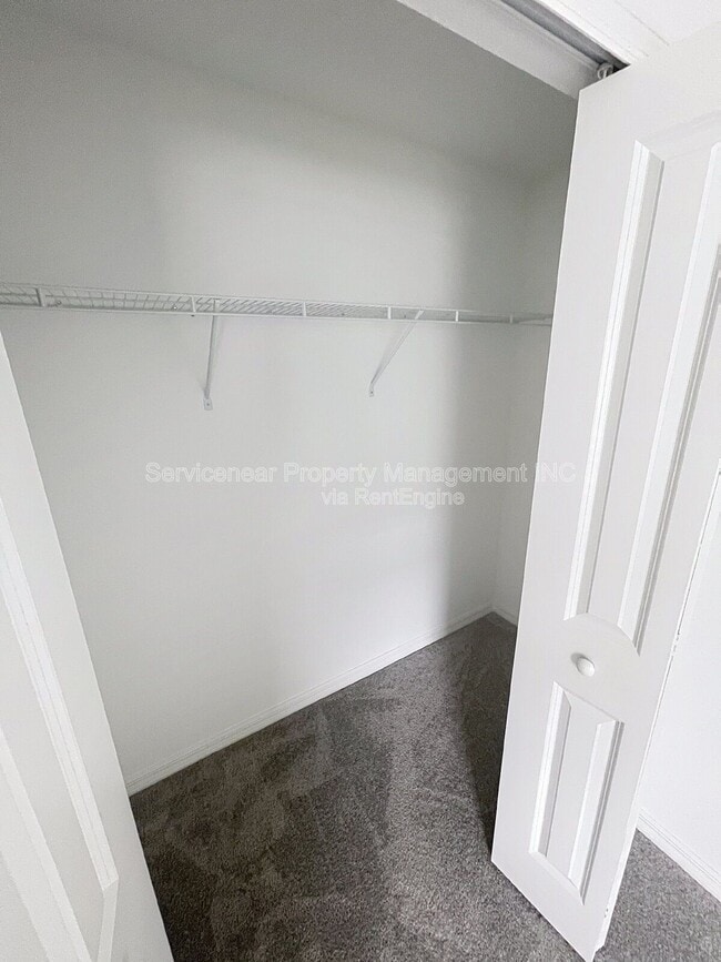 Building Photo - 8844 Bay Leaf Dr