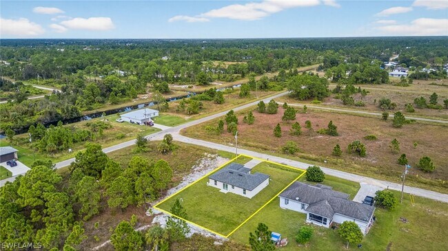 Building Photo - 1108 Eauclaire St E