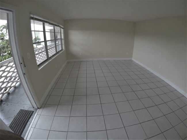 Building Photo - 9390 E Bay Harbor Dr