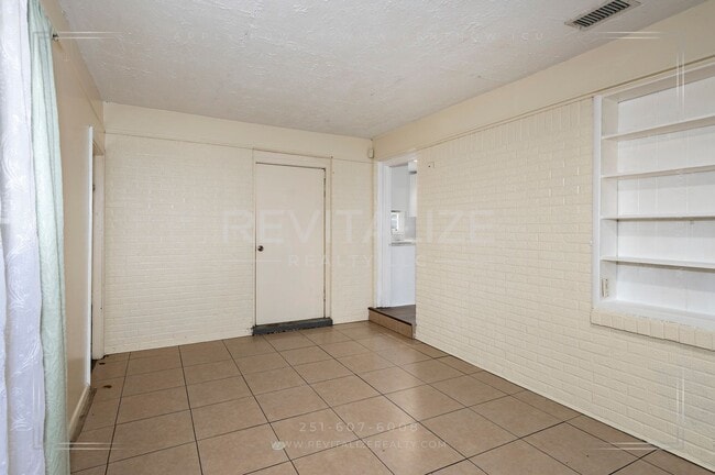 Building Photo - Newly Renovated 3 Bed 2 Bath Home in Mobile