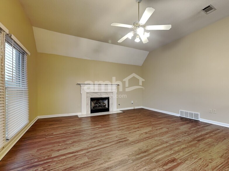 Building Photo - 1226 Sweetie Dr