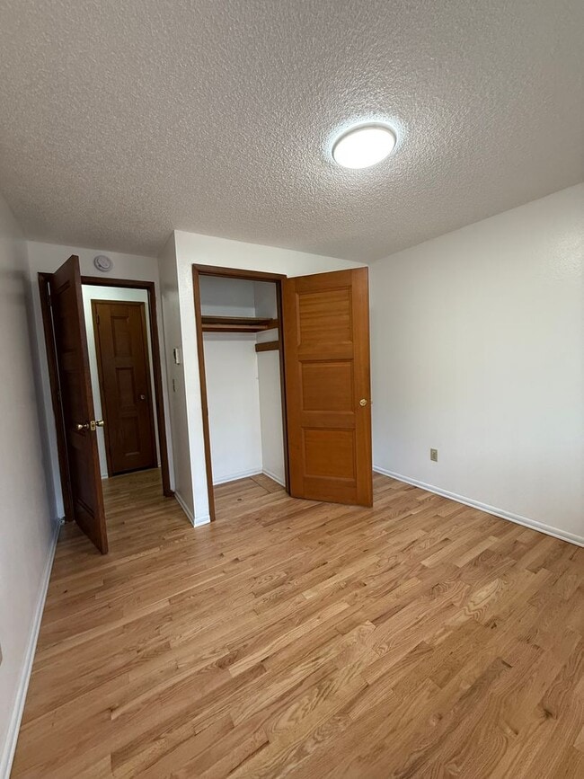 Building Photo - Great location in Milwaukie, OR! 3 bedroom 1 bath home with a large yard!