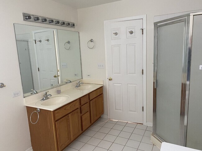 Master Bath Room - 39761 N Tee Side Ct