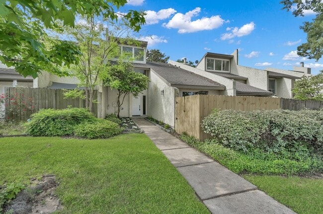Building Photo - 12311 Glenview Dr
