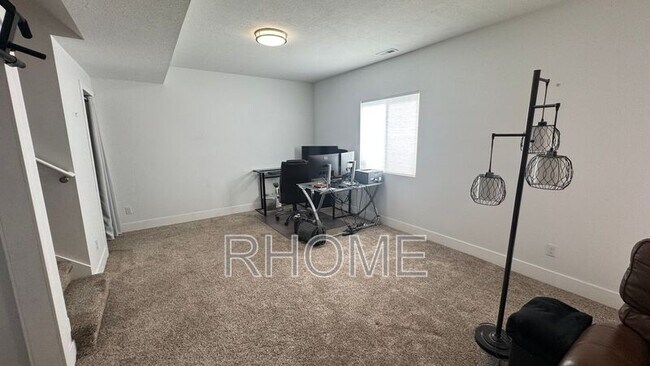 Building Photo - 8044 N Clydesdale Dr