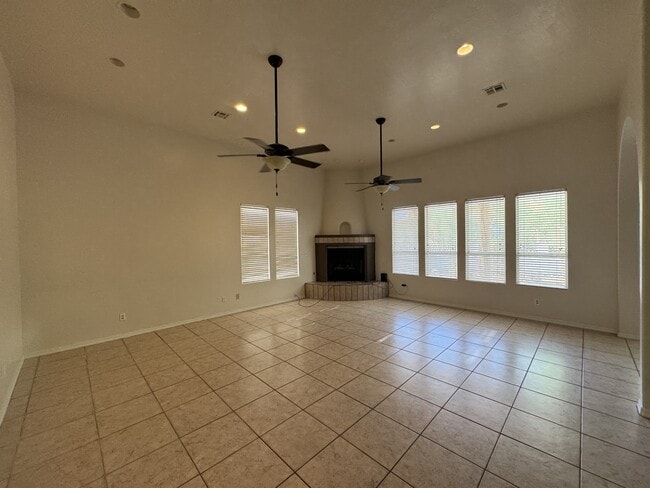 Building Photo - 10100 E Agua Vista Way