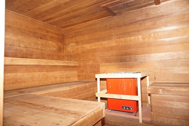 Building Photo - 3 BED CONDO,  WATER INCLUDED IN RENT