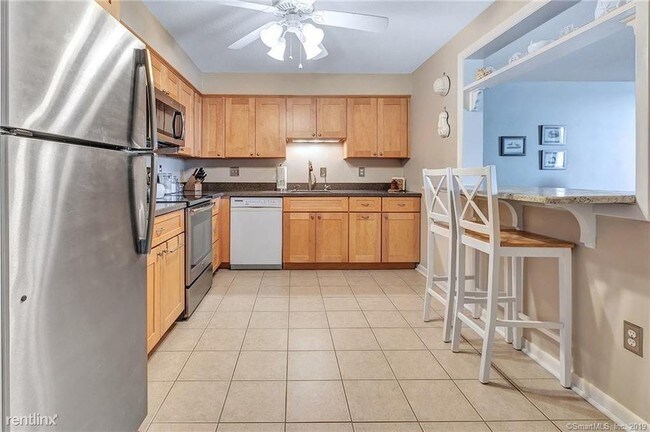 Building Photo - 1 br, 1 bath - 1460 Elm St