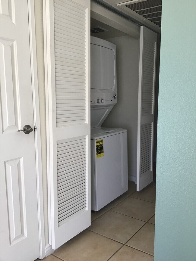 Building Photo - 43376 Cook St