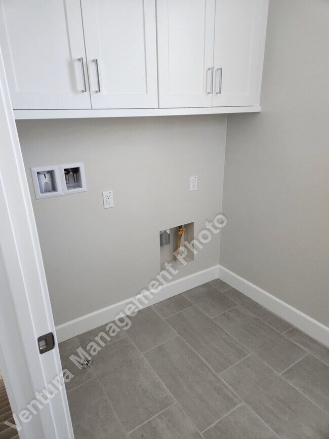 Building Photo - 3020 Harrison Ln