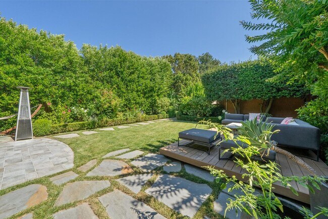 Building Photo - Beautifully Appointed 7-Bedroom Home with Lush Garden Setting in Palo Alto