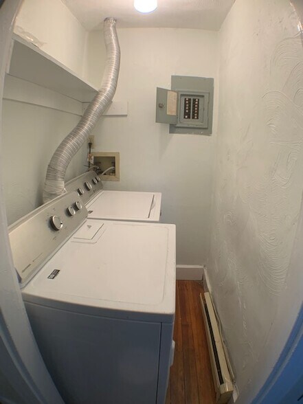 Building Photo - 11 Chilcott Pl