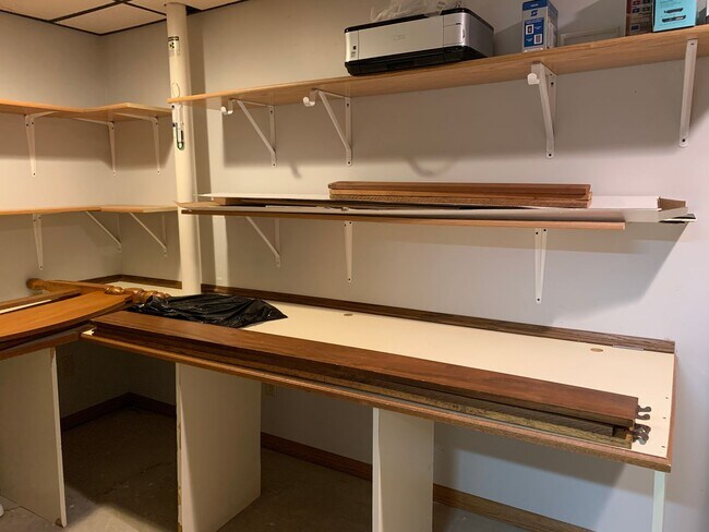 Building Photo - Executive 3 Bedroom Home